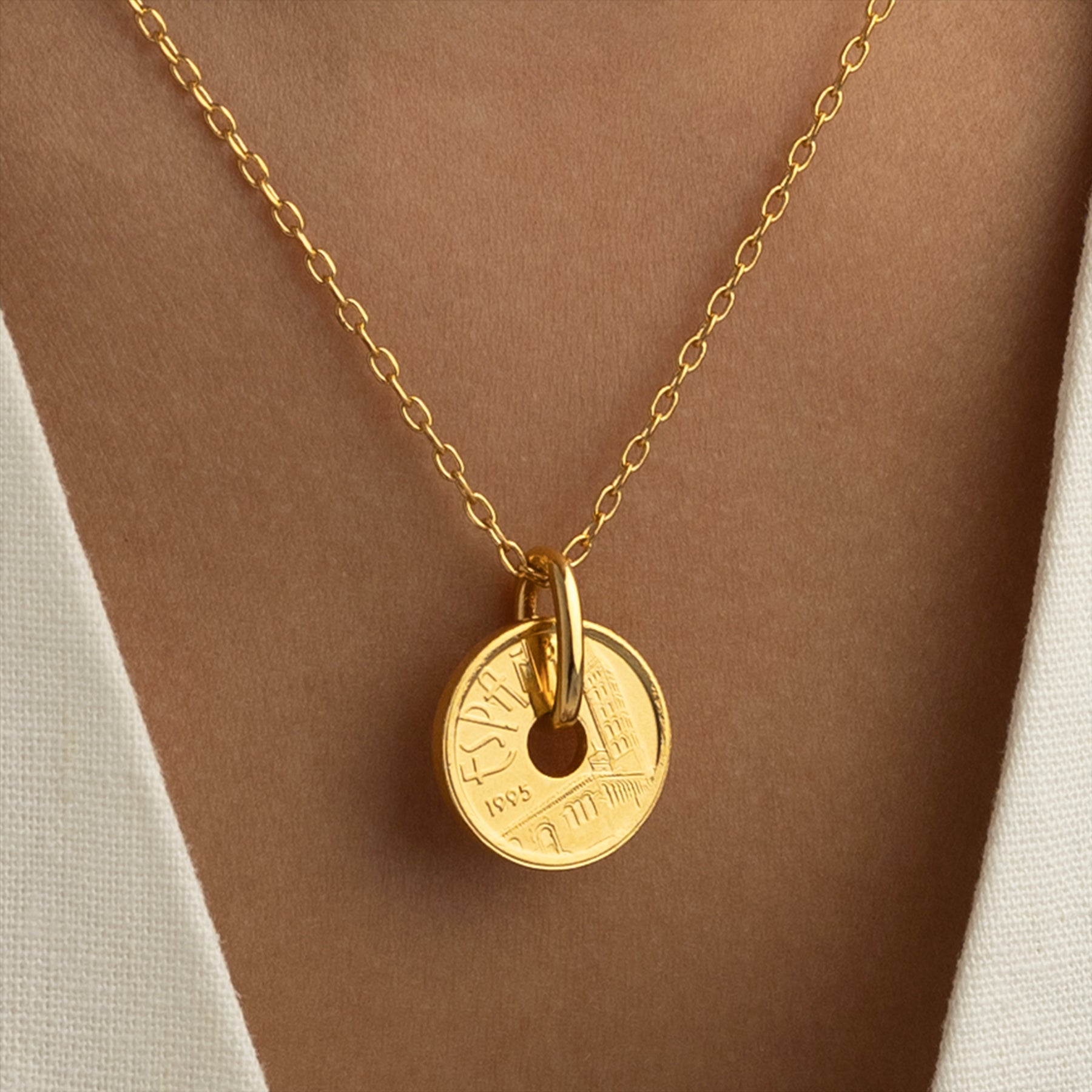 Collier plaqué or 24 carats avec véritable pièce espagnole de 5 pesetas | Médaillon | Castille-et-Léon | 1995