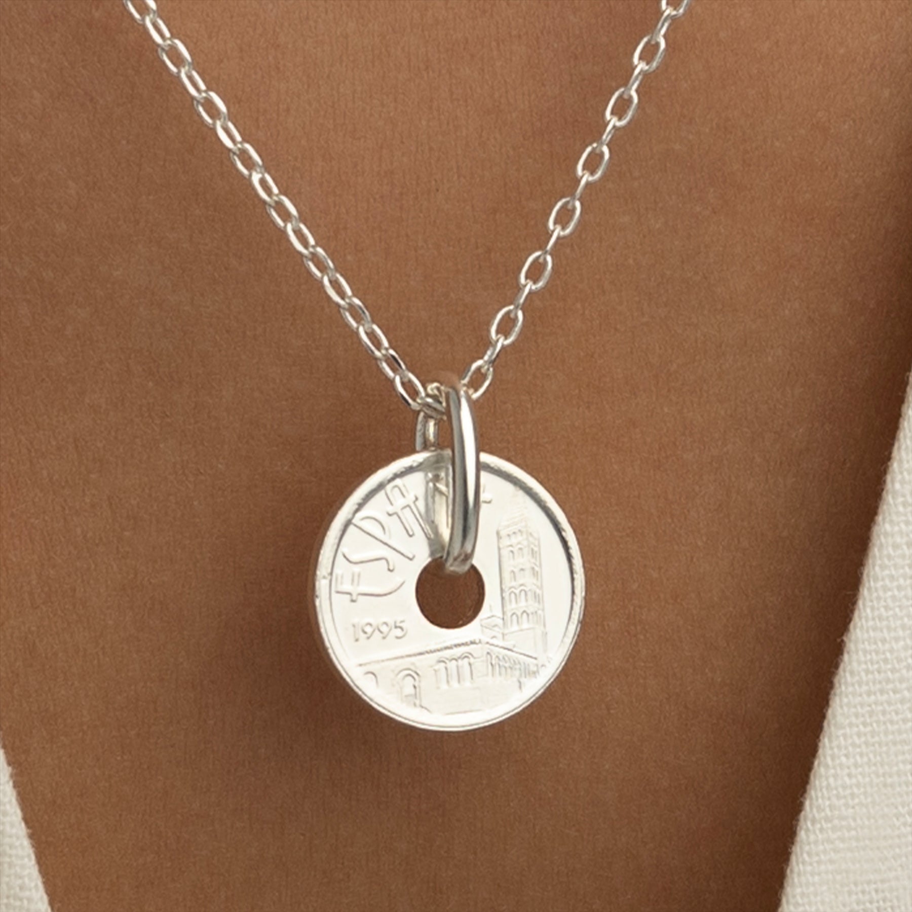 Collar con Moneda Española | Medallón Colgante | 5 Pesetas Rodiadas | Castilla y León | 1995