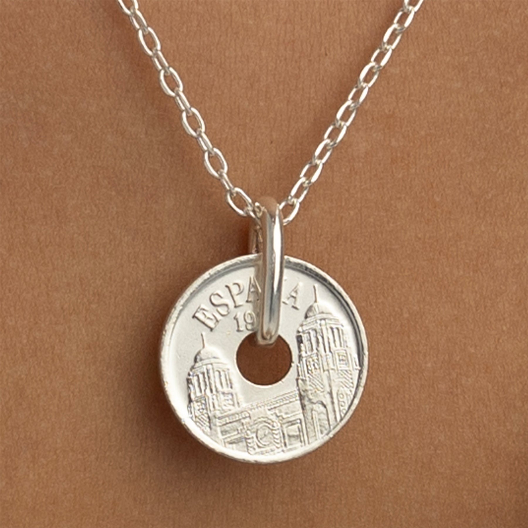 Collier avec pièce de monnaie espagnole | Pendentif médaillon | 25 pesetas plaquées rhodium | Melilla | 1997