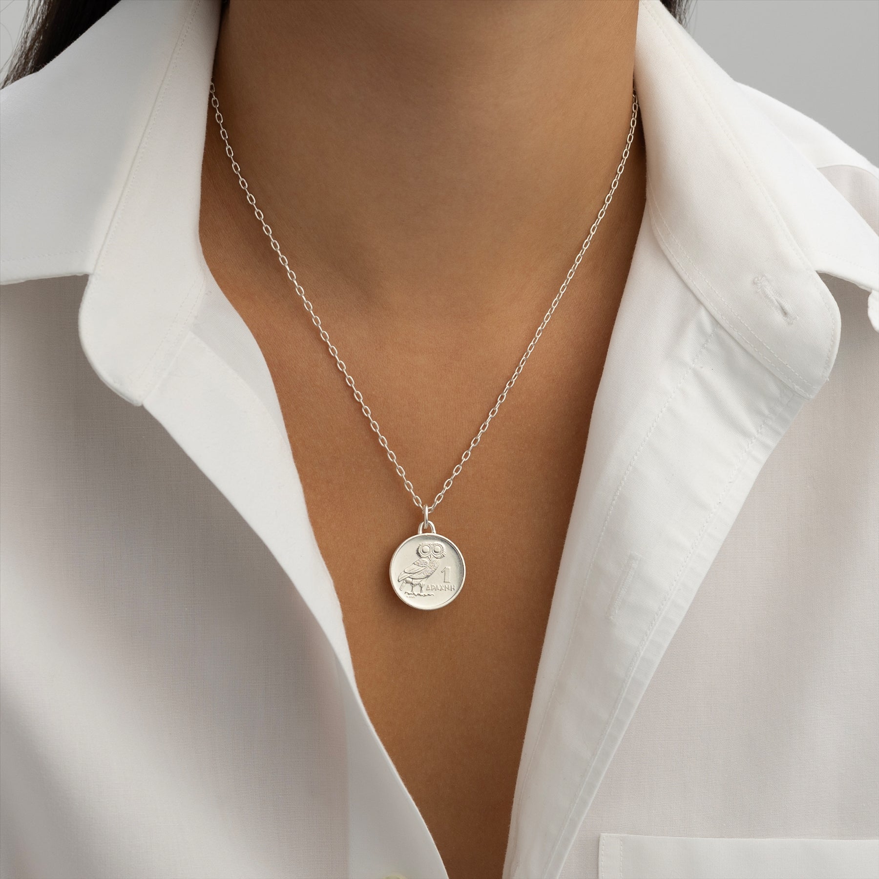 Collier plaqué rhodium avec véritable pièce grecque d'une drachme | Médaillon | Chouette | 1973