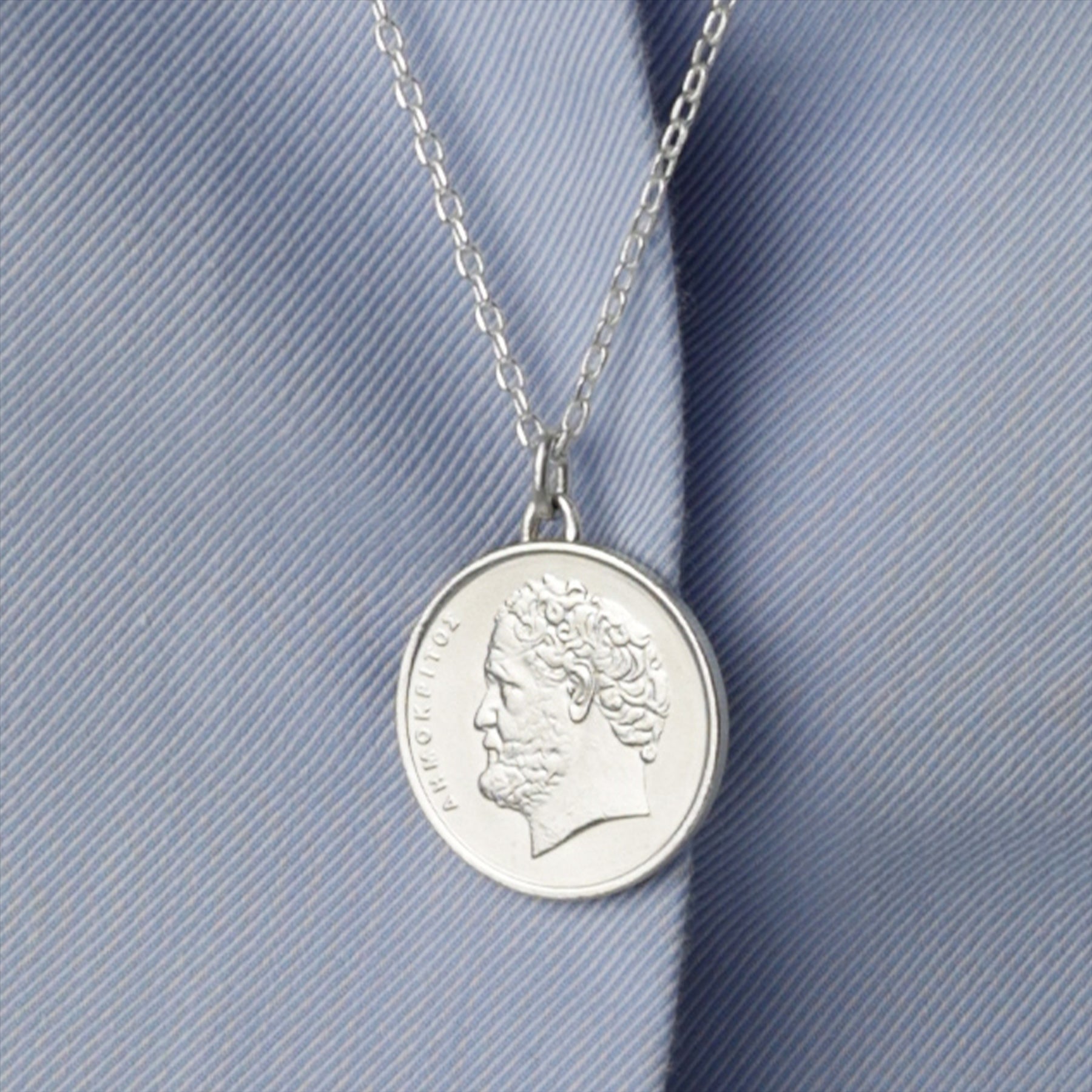 Collier avec pièce grecque | Pendentif médaillon | 10 drachmes plaquées rhodium | Démocrite | 1976-2000