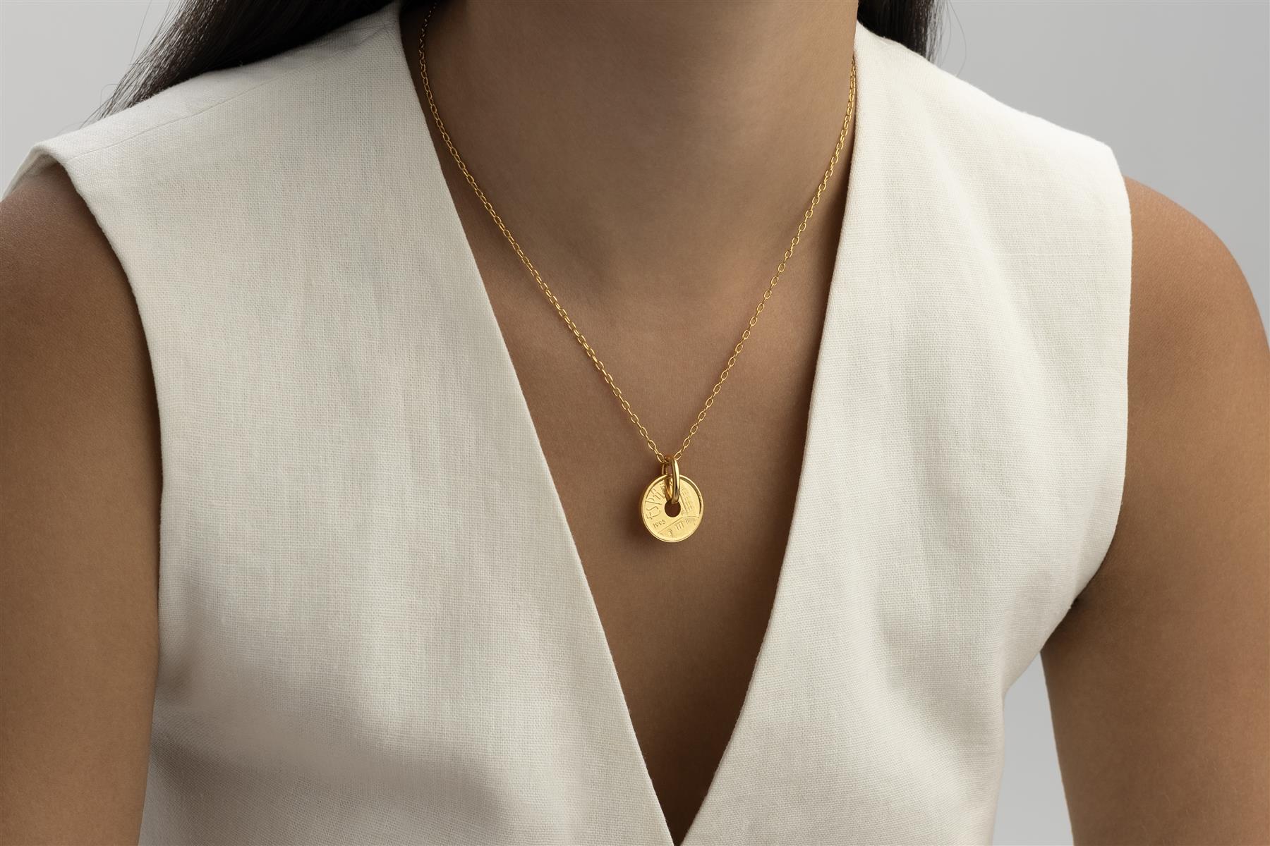 Collier plaqué or 24 carats avec véritable pièce espagnole de 5 pesetas | Médaillon | Castille-et-Léon | 1995