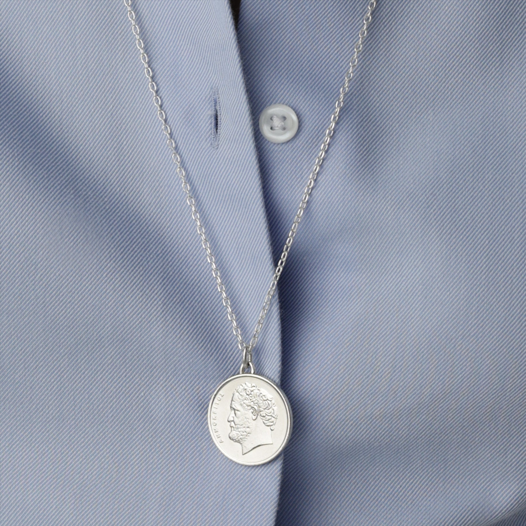 Collier avec pièce grecque | Pendentif médaillon | 10 drachmes plaquées rhodium | Démocrite | 1976-2000
