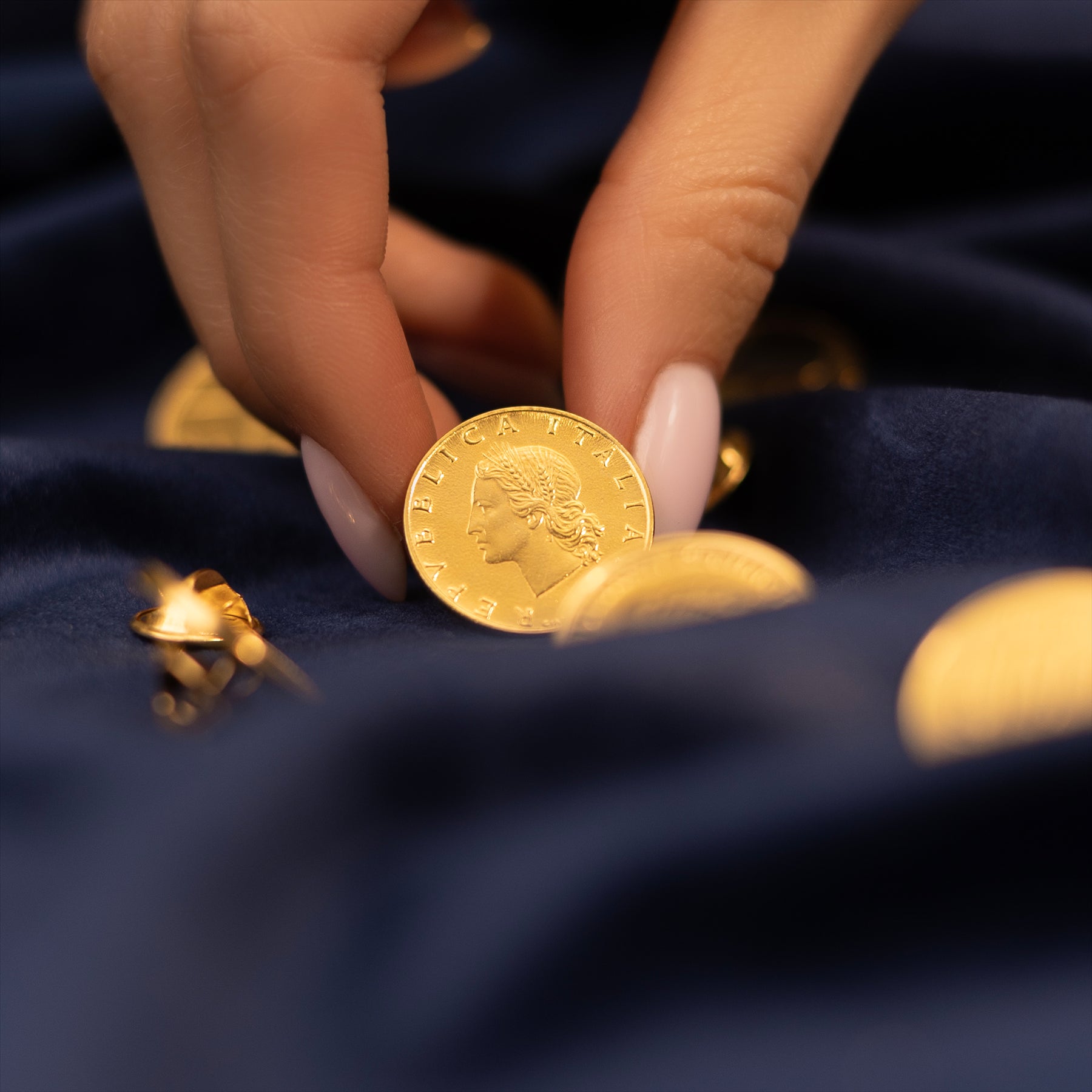 Italian Coin Pin Brooch Badge | Vintage Collectible Jewelry | 20 Lire 18K Gold Plated | Goddess Roma