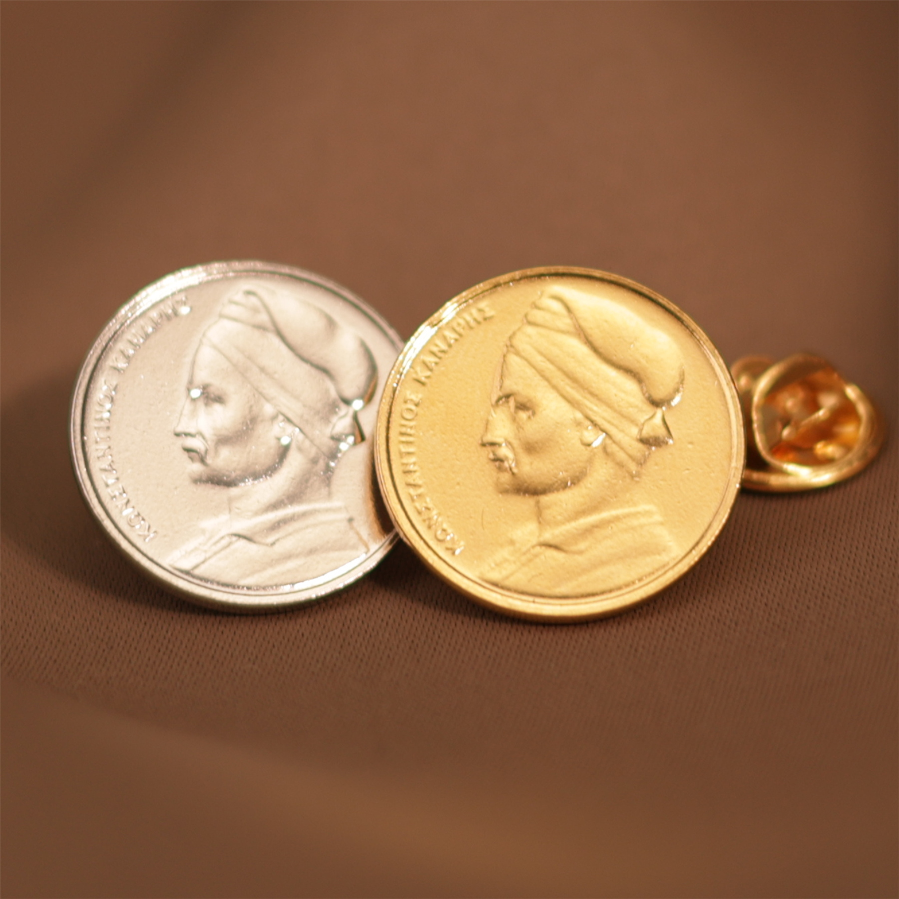 Broche con moneda griega | Joyería vintage de colección | 1 dracma niquelado | Constantino Kanaris | Barco corbeta