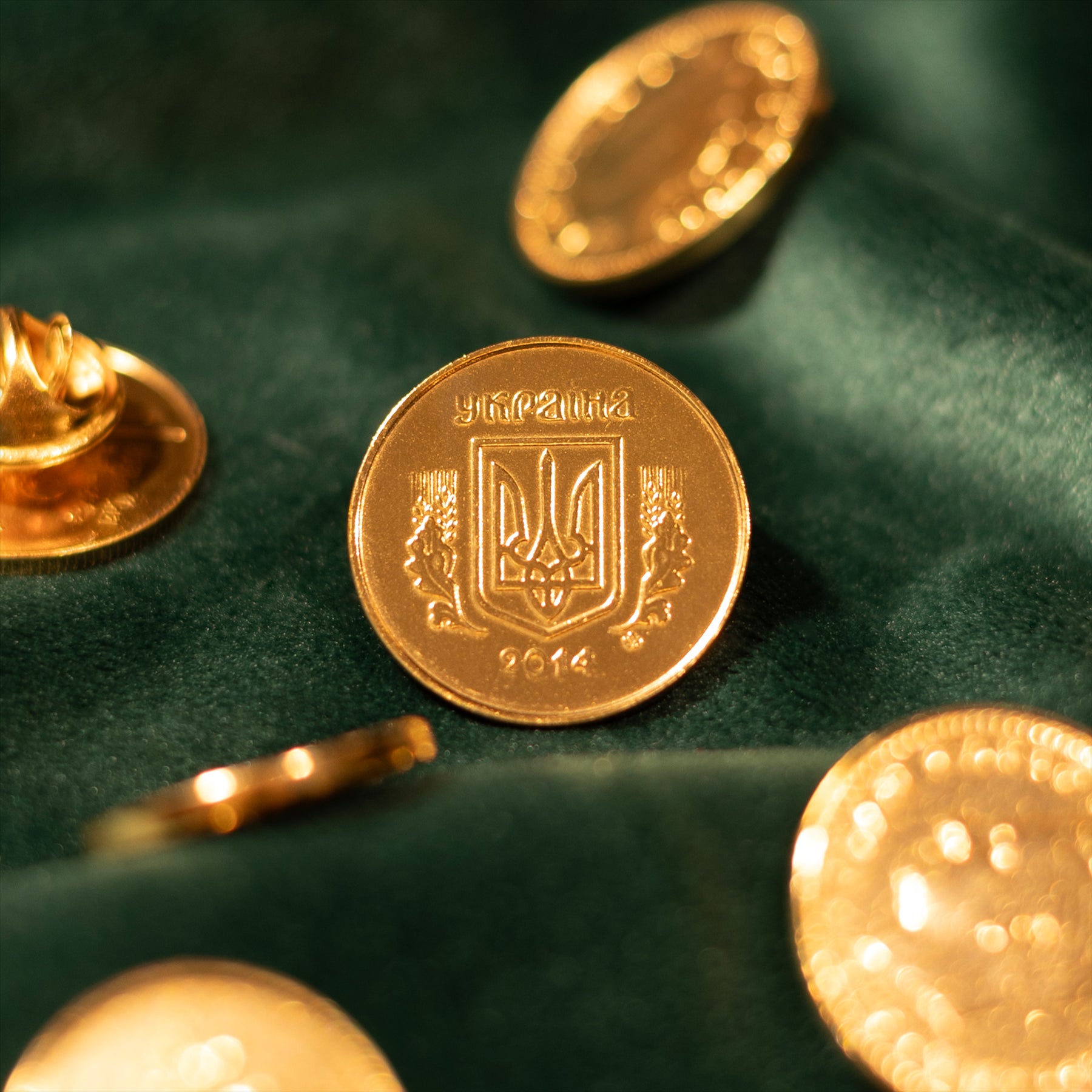 Ukrainian Coin Pin Brooch Badge | Vintage Collectible Jewelry | 25 Kopiyok 18K Gold Plated | Ukrainian Trident | Slavic Holy Trinity