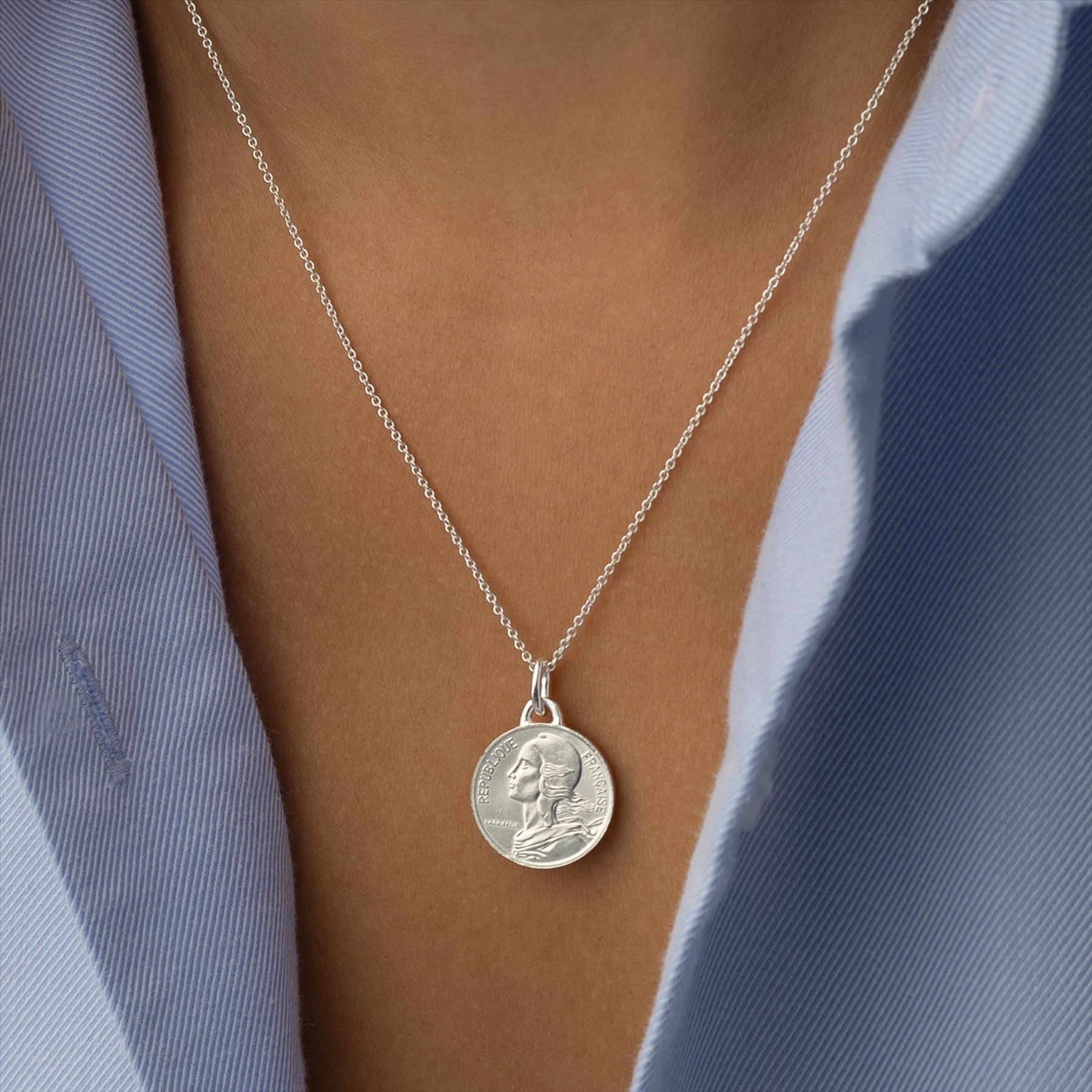 Collar con moneda francesa | Medallón colgante | 5 céntimos rodiados | 1966-2001