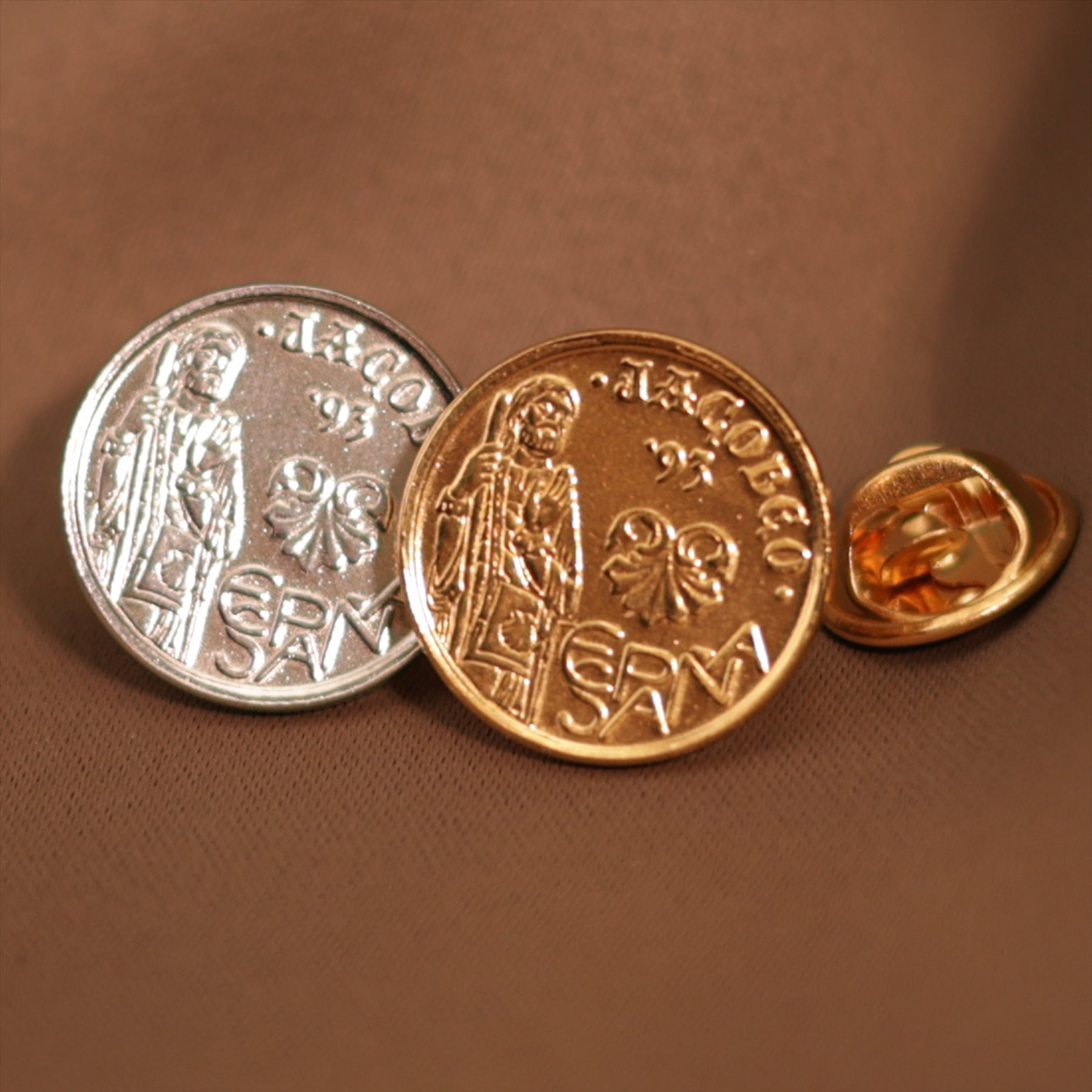 Spanish Coin Pin Brooch Badge | Vintage Jewelry | Jacobeo 5 Pesetas Nickel Plated | Saint James | Camino de Santiago | Spiritual Religious Lapel